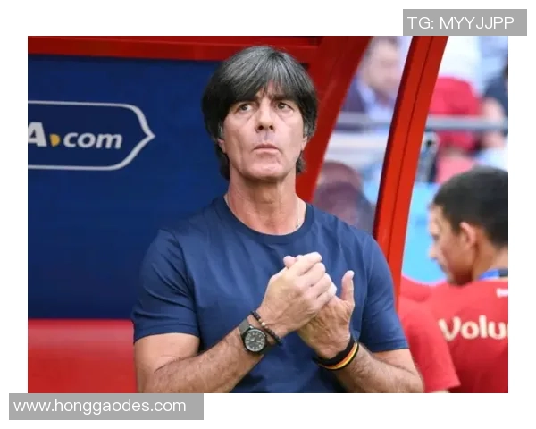 足球巨星亲笔签名照见证荣耀时刻点燃小球星的逐梦激情