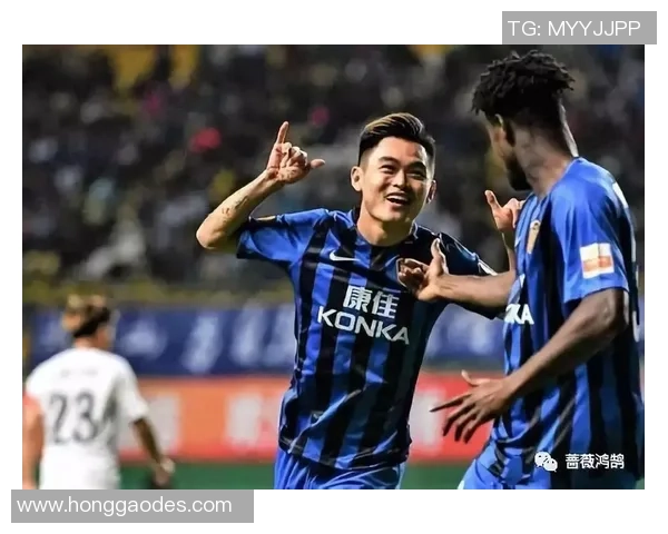 足球明星托雷斯参赛证挂件独特设计再现经典瞬间展现足球精神